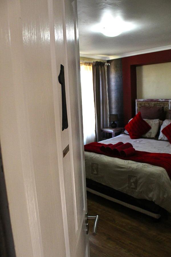 African Adventures Accommodation 杜班维尔 外观 照片